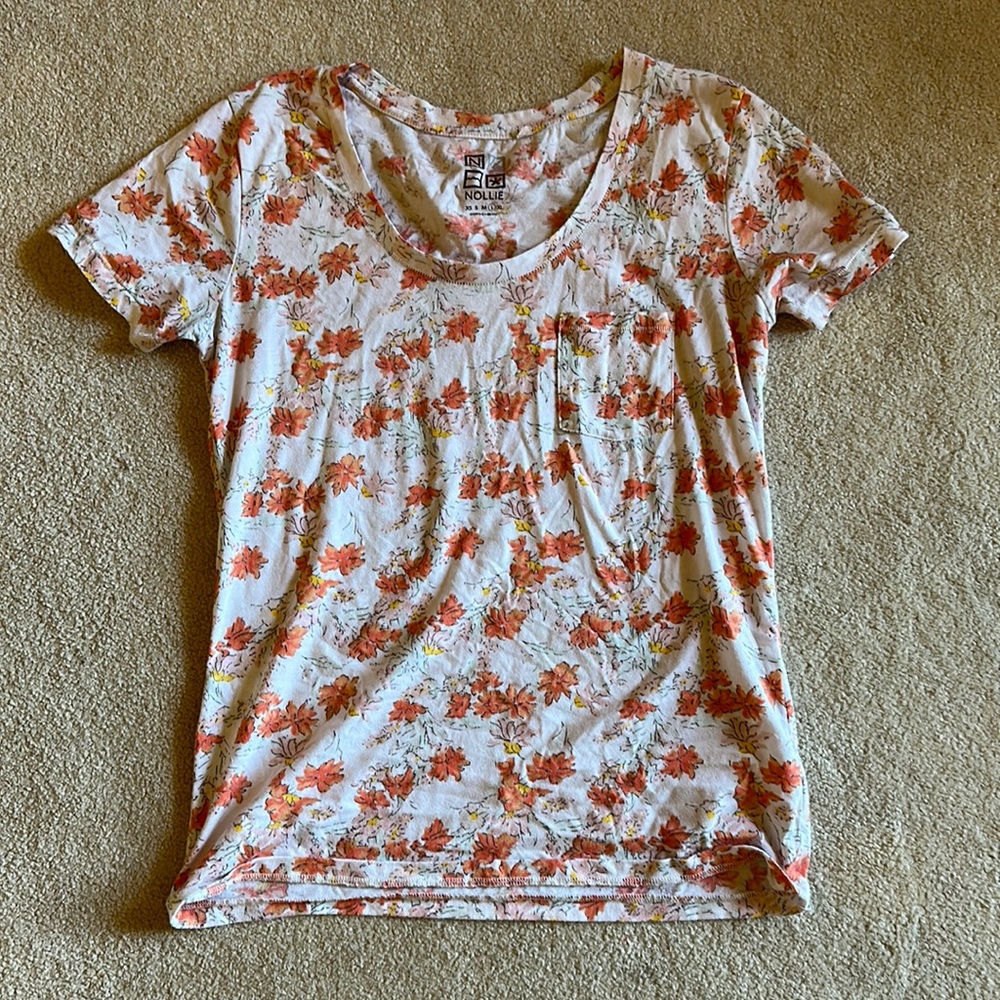 Women’s large multicolor Nollie floral tshirt. Front pocket soft cotton/poly.